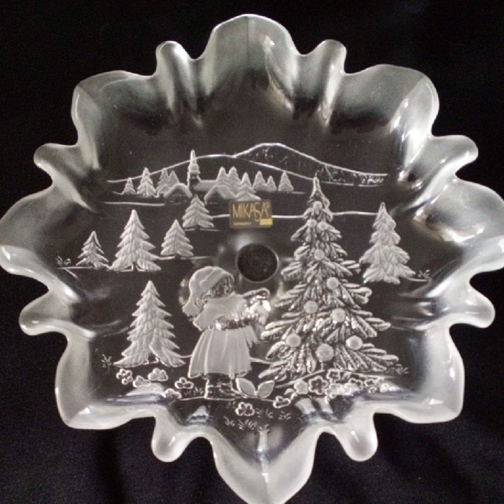 Vintage MIKASA (1980's) Frosted Crystal Bowl with Winter Scene ( Germany) - Picture 1 of 5